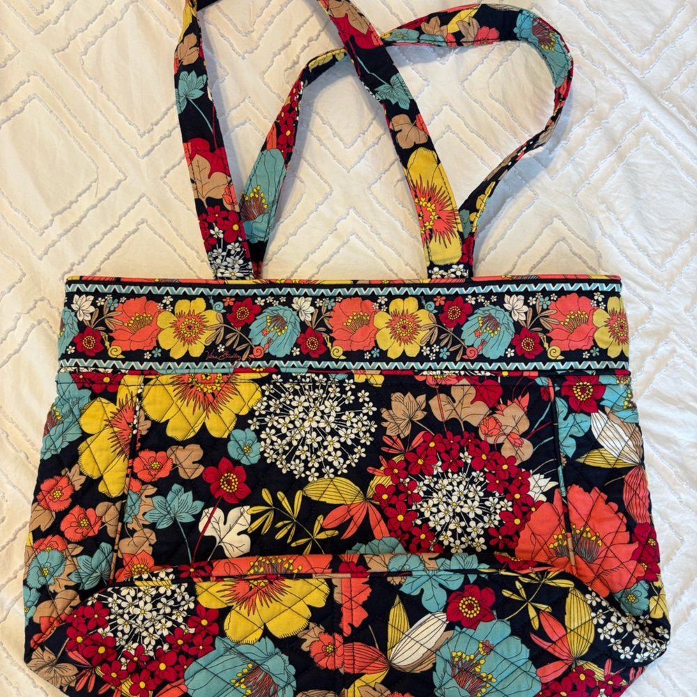 VERA BRADLEY TOTE BAG| FLORAL PRINT| ONLY USED ONCE| RETIRED PATTERN